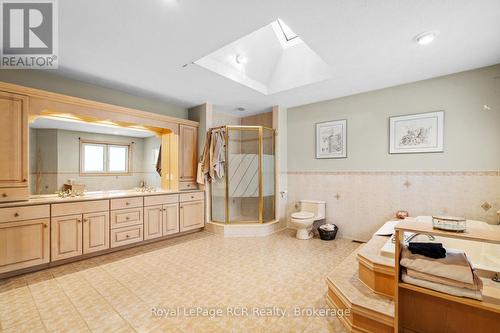 705 21St A Avenue, Hanover, ON - Indoor Photo Showing Bathroom