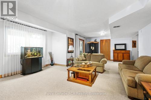 705 21St A Avenue, Hanover, ON - Indoor Photo Showing Living Room