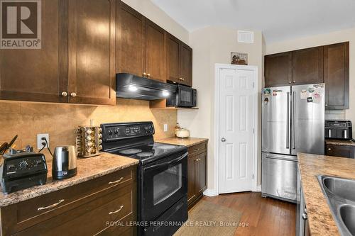 114 Mojave Crescent, Ottawa, ON - Indoor Photo Showing Kitchen With Double Sink