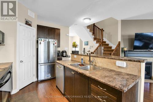 114 Mojave Crescent, Ottawa, ON - Indoor Photo Showing Kitchen With Stainless Steel Kitchen With Double Sink