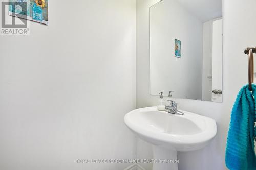 114 Mojave Crescent, Ottawa, ON - Indoor Photo Showing Bathroom