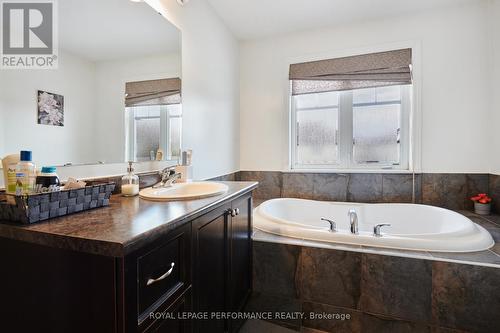 114 Mojave Crescent, Ottawa, ON - Indoor Photo Showing Bathroom