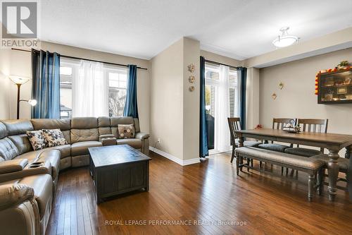 114 Mojave Crescent, Ottawa, ON - Indoor Photo Showing Living Room