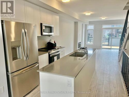 18 Akil Thomas Gardens, Toronto, ON - Indoor Photo Showing Kitchen