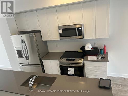 18 Akil Thomas Gardens, Toronto, ON - Indoor Photo Showing Kitchen