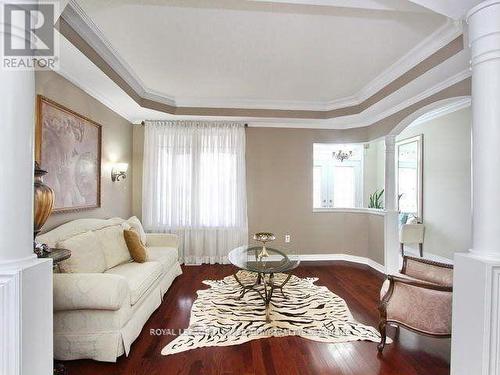 2 Bainsville Circle, Brampton, ON - Indoor Photo Showing Living Room