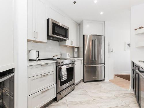 Kitchen - 208-4877 Av. Wilson, Montréal (Côte-Des-Neiges/Notre-Dame-De-Grâce), QC - Indoor Photo Showing Kitchen With Upgraded Kitchen