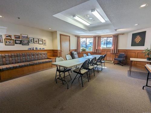 309-1560 Hillside Ave, Victoria, BC - Indoor