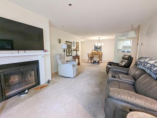 309-1560 Hillside Ave, Victoria, BC - Indoor Photo Showing Living Room With Fireplace