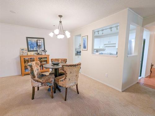 309-1560 Hillside Ave, Victoria, BC - Indoor Photo Showing Dining Room