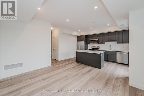 D73 - 405 Myers Road, Cambridge, ON - Indoor Photo Showing Kitchen