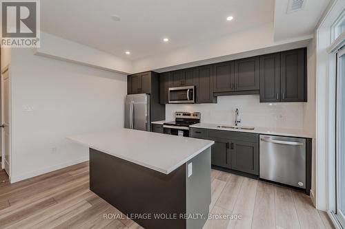 D73 - 405 Myers Road, Cambridge, ON - Indoor Photo Showing Kitchen With Upgraded Kitchen