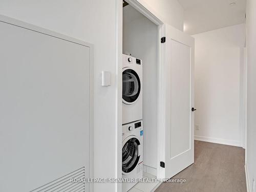 301-5 Defries St, Toronto, ON - Indoor Photo Showing Laundry Room