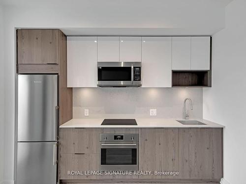 301-5 Defries St, Toronto, ON - Indoor Photo Showing Kitchen