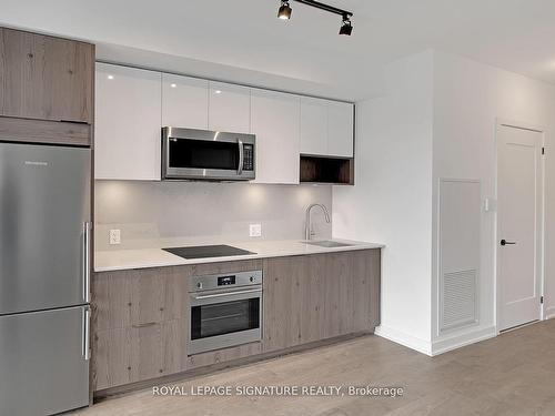 301-5 Defries St, Toronto, ON - Indoor Photo Showing Kitchen