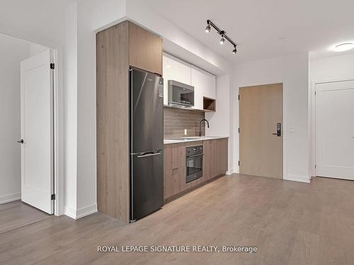 412-5 Defries St, Toronto, ON - Indoor Photo Showing Kitchen