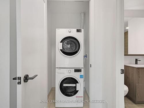 412-5 Defries St, Toronto, ON - Indoor Photo Showing Laundry Room