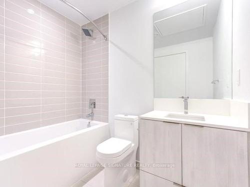 2705-181 Dundas St E, Toronto, ON - Indoor Photo Showing Bathroom