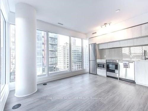 2705-181 Dundas St E, Toronto, ON - Indoor Photo Showing Kitchen With Upgraded Kitchen