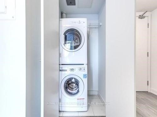 2705-181 Dundas St E, Toronto, ON - Indoor Photo Showing Laundry Room