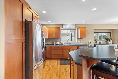 485 Hollyburn Drive, Kamloops, BC - Indoor Photo Showing Kitchen