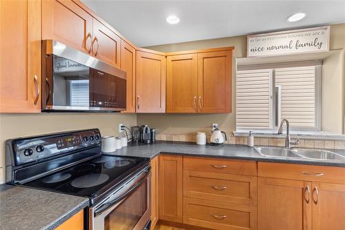 485 Hollyburn Drive, Kamloops, BC - Indoor Photo Showing Kitchen With Double Sink