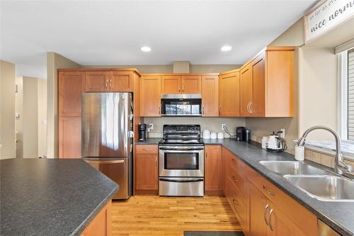 485 Hollyburn Drive, Kamloops, BC - Indoor Photo Showing Kitchen With Double Sink