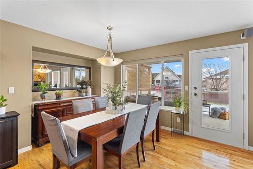 485 Hollyburn Drive, Kamloops, BC - Indoor Photo Showing Dining Room