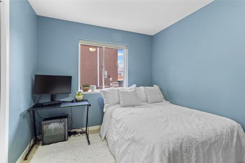 485 Hollyburn Drive, Kamloops, BC - Indoor Photo Showing Bedroom