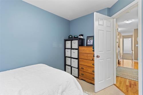 485 Hollyburn Drive, Kamloops, BC - Indoor Photo Showing Bedroom