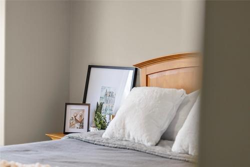 485 Hollyburn Drive, Kamloops, BC - Indoor Photo Showing Bedroom