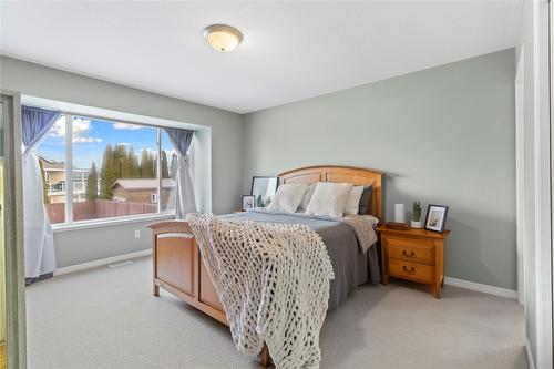 485 Hollyburn Drive, Kamloops, BC - Indoor Photo Showing Bedroom