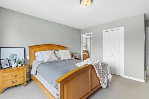 485 Hollyburn Drive, Kamloops, BC - Indoor Photo Showing Bedroom