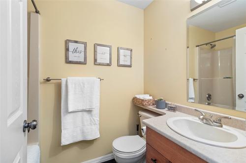 485 Hollyburn Drive, Kamloops, BC - Indoor Photo Showing Bathroom