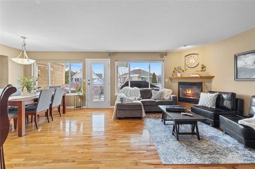 485 Hollyburn Drive, Kamloops, BC - Indoor Photo Showing Living Room With Fireplace