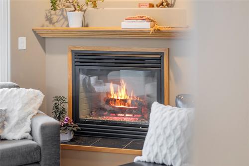 485 Hollyburn Drive, Kamloops, BC - Indoor Photo Showing Living Room With Fireplace