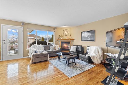 485 Hollyburn Drive, Kamloops, BC - Indoor Photo Showing Living Room With Fireplace