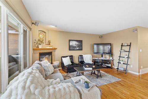 485 Hollyburn Drive, Kamloops, BC - Indoor Photo Showing Living Room With Fireplace