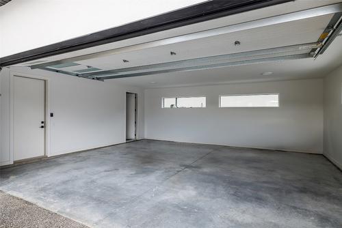 10255 Beacon Hill Drive, Lake Country, BC - Indoor Photo Showing Garage