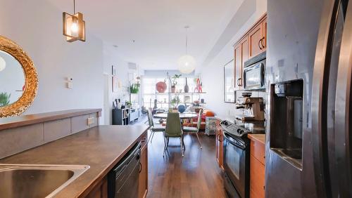 215-1331 Ellis Street, Kelowna, BC - Indoor Photo Showing Kitchen