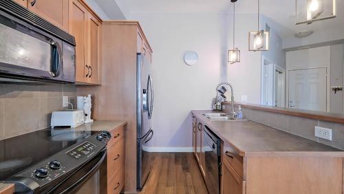 215-1331 Ellis Street, Kelowna, BC - Indoor Photo Showing Kitchen With Double Sink