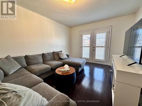 Upper - 308 Mclevin Avenue, Toronto (Malvern), ON - Indoor Photo Showing Living Room