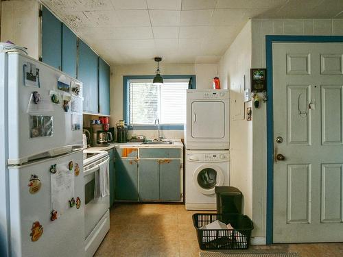 Cuisine - 241  - 241B Av. Bélisle, Sainte-Agathe-Des-Monts, QC - Indoor Photo Showing Laundry Room