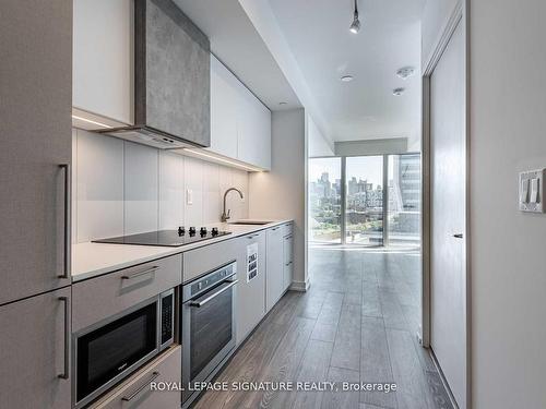 822-19 Western Battery Rd, Toronto, ON - Indoor Photo Showing Kitchen With Upgraded Kitchen