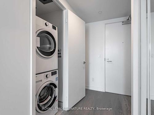 822-19 Western Battery Rd, Toronto, ON - Indoor Photo Showing Laundry Room