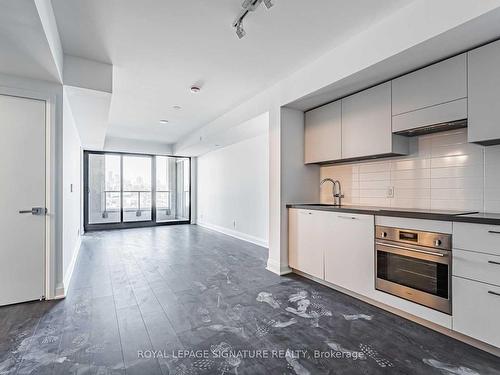 416-33 Frederick Todd Way, Toronto, ON - Indoor Photo Showing Kitchen