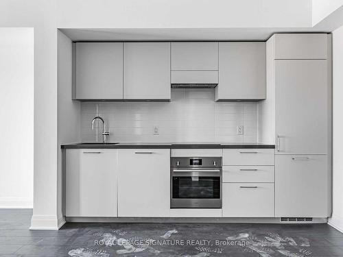 416-33 Frederick Todd Way, Toronto, ON - Indoor Photo Showing Kitchen