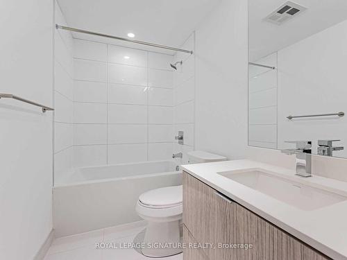 1412-395 Bloor St E, Toronto, ON - Indoor Photo Showing Bathroom