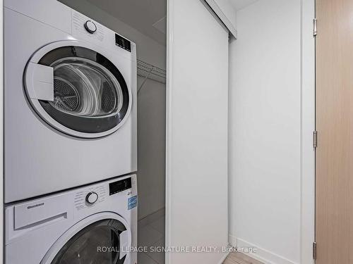 1412-395 Bloor St E, Toronto, ON - Indoor Photo Showing Laundry Room