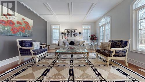 7 Deer Run, Uxbridge, ON - Indoor Photo Showing Living Room